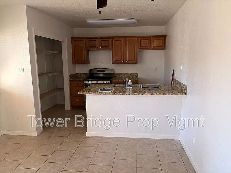 2 bed, 1.0 bath, 924 sqft, $1,650 — Photo 3