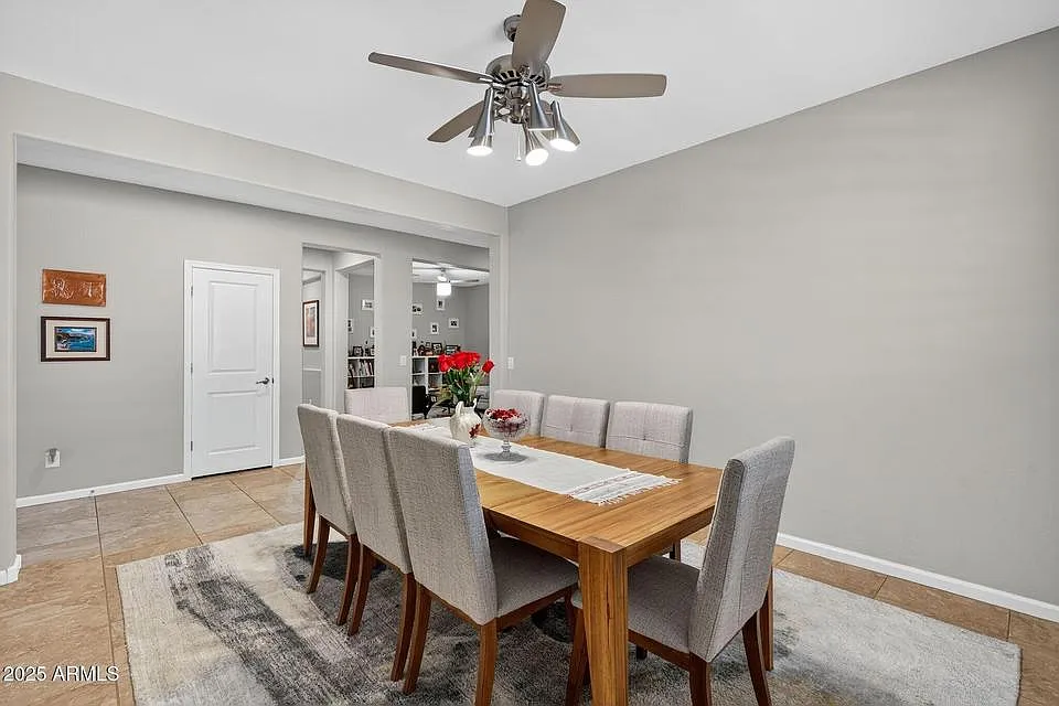 4 bed, 2437 sqft, $8,900 — Photo 4