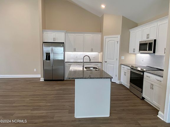 5th image of 832 Sarah Rebecca Drive