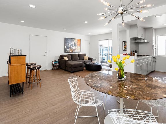 4th image of 936 N San Vicente Blvd #14