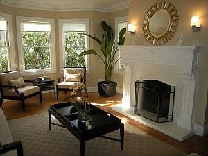 :: 2050 Leavenworth Street