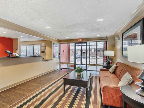 Lobby and Guest Check-in