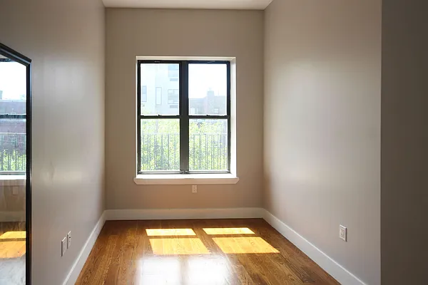 Rented by Nooklyn NYC LLC | media 54