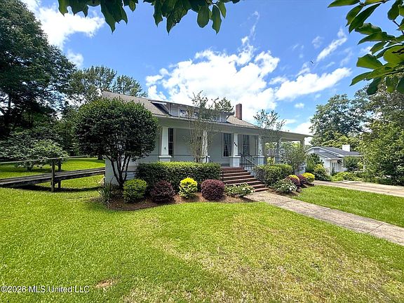 2nd image of 504 W Railroad Ave