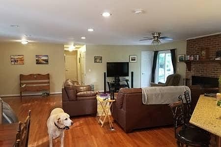 4th image of 200 Maywood St