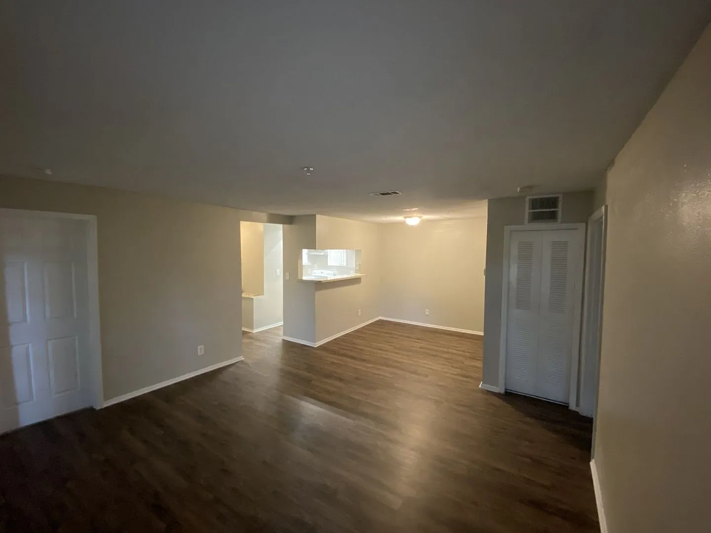 Completely remodeled 2 bedroom 2 bathroom at Oasis at Pearl Lake! — Photo 2