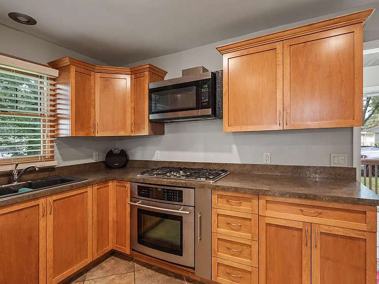 15403 Maxwell Ave — Photo 9