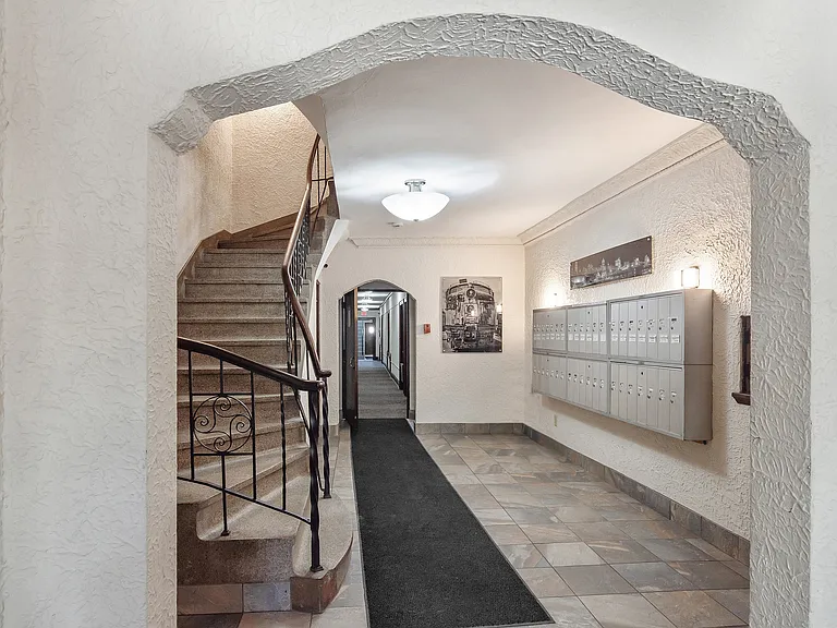 Cambridge Manor — Photo 13