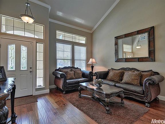 3rd image of 1565 Rainbow Trout St