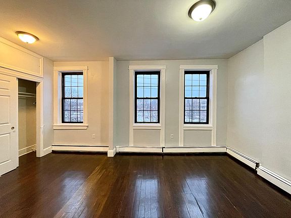 4th image of 129 Lafayette St APT 3L