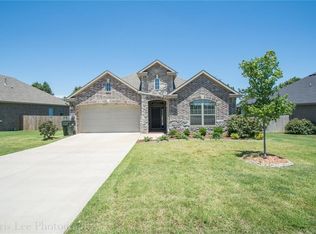 1414 Gooseneck Ln, Cave Springs, AR 72718