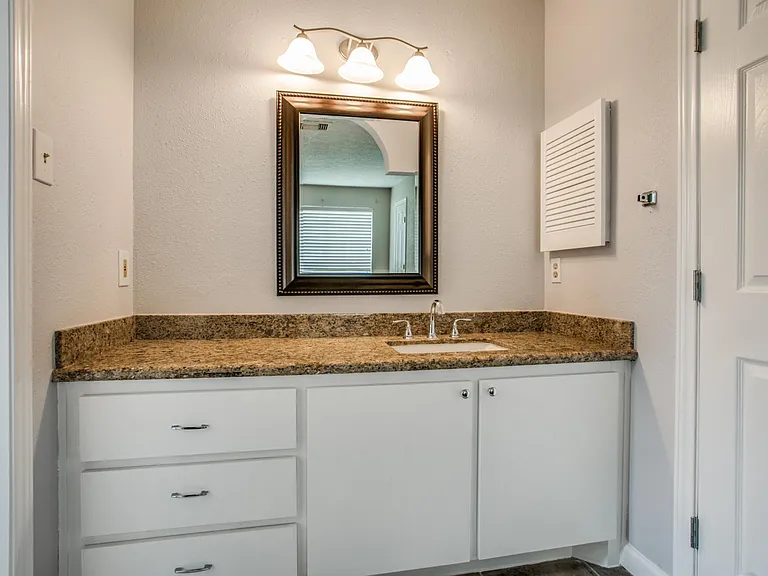 2530 Wheelwright Ln — Photo 15