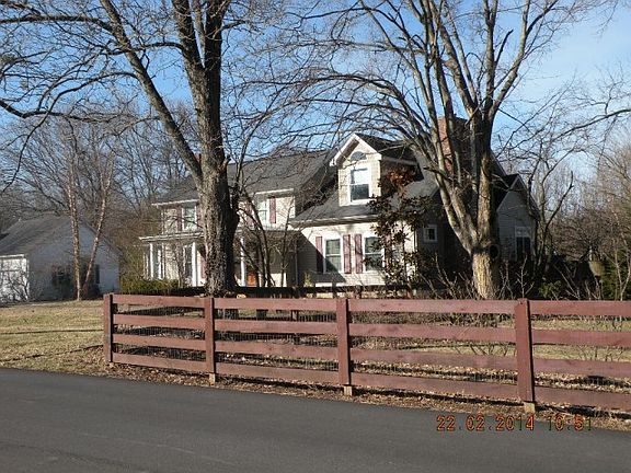 2nd image of 1112 Collins Ln