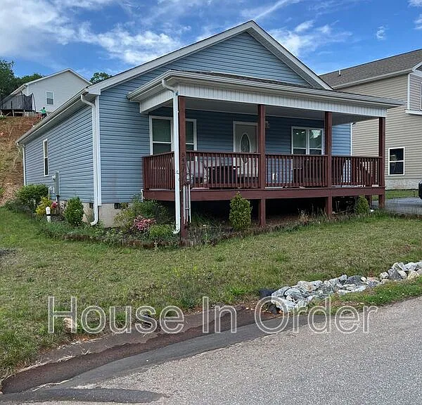 542 Quinn Hill Ln — Photo 1