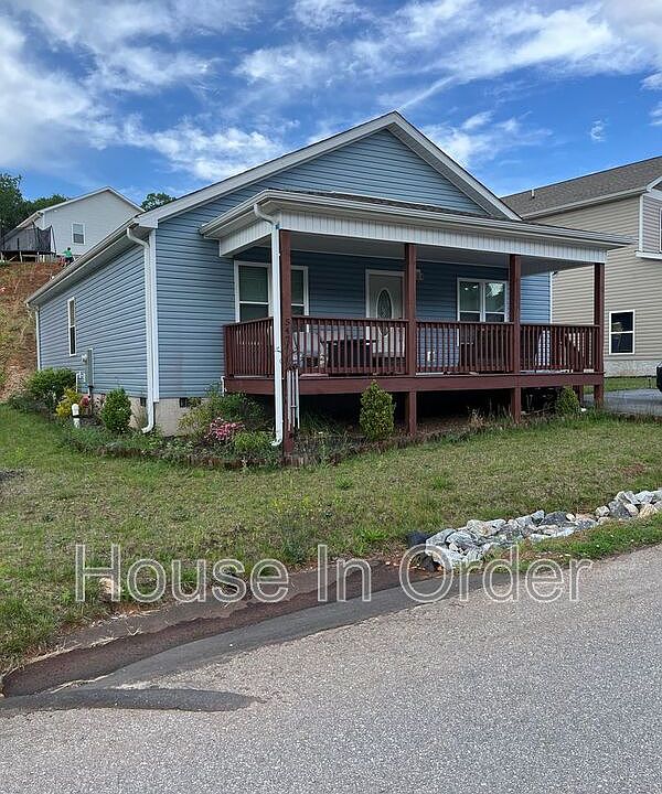 1st image of 542 Quinn Hill Ln