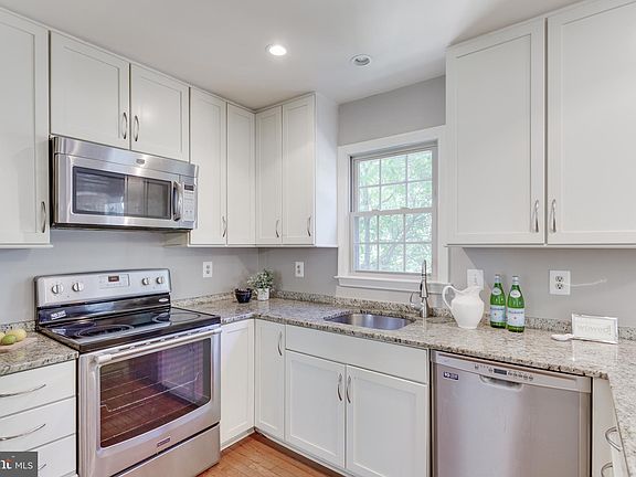 4th image of 7439 Crestberry Ln