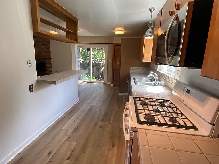 6526 Van Noord Ave — Photo 15
