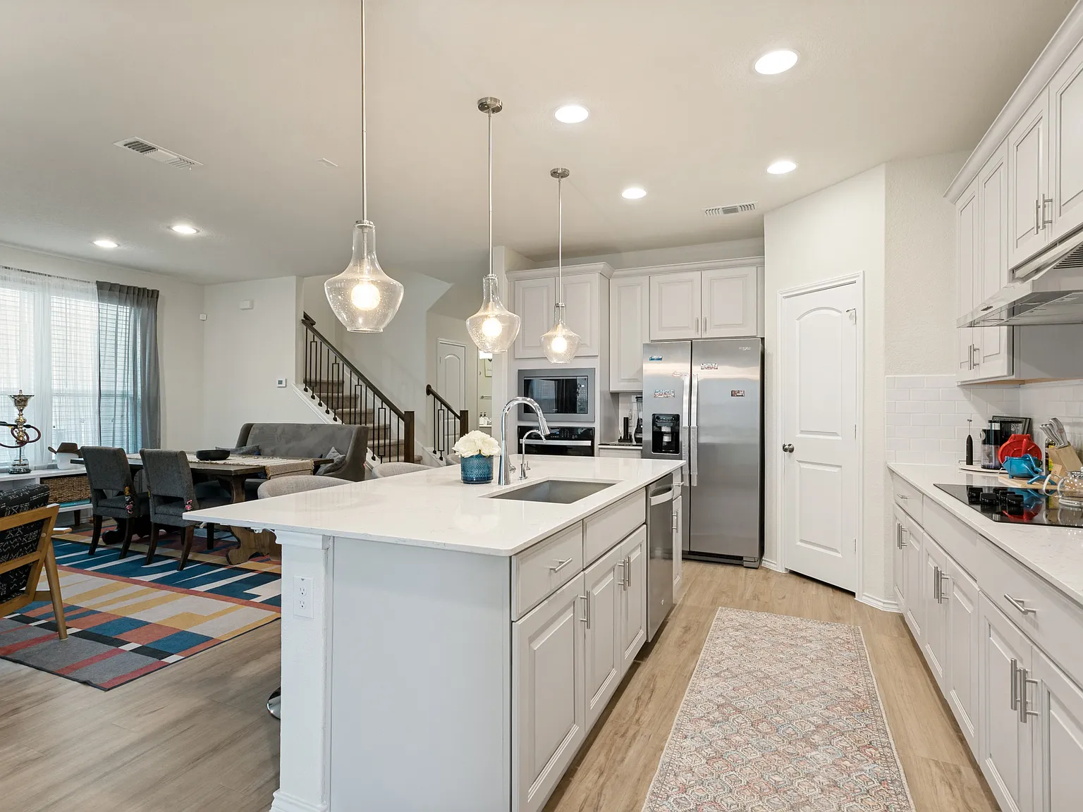 4 bed, 2344 sqft, $2,350 — Photo 4