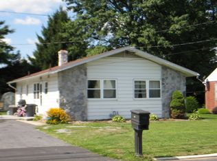 556 Woodstock Rd, Chambersburg, PA 17201