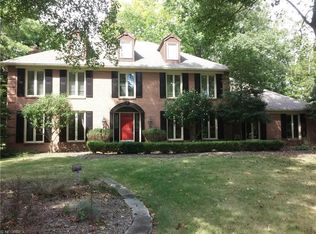8648 Dunbar Ln, Brecksville, OH