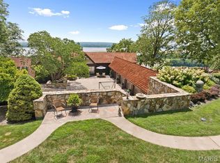 3505 Riverview Ct, Godfrey, IL 62035