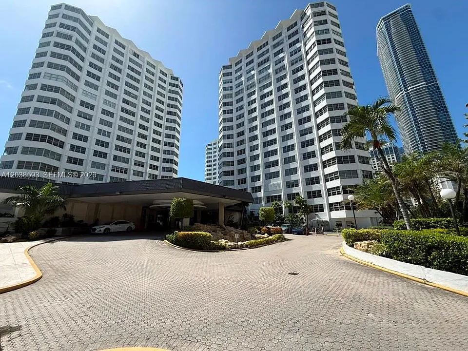 801 Brickell Bay Dr #765