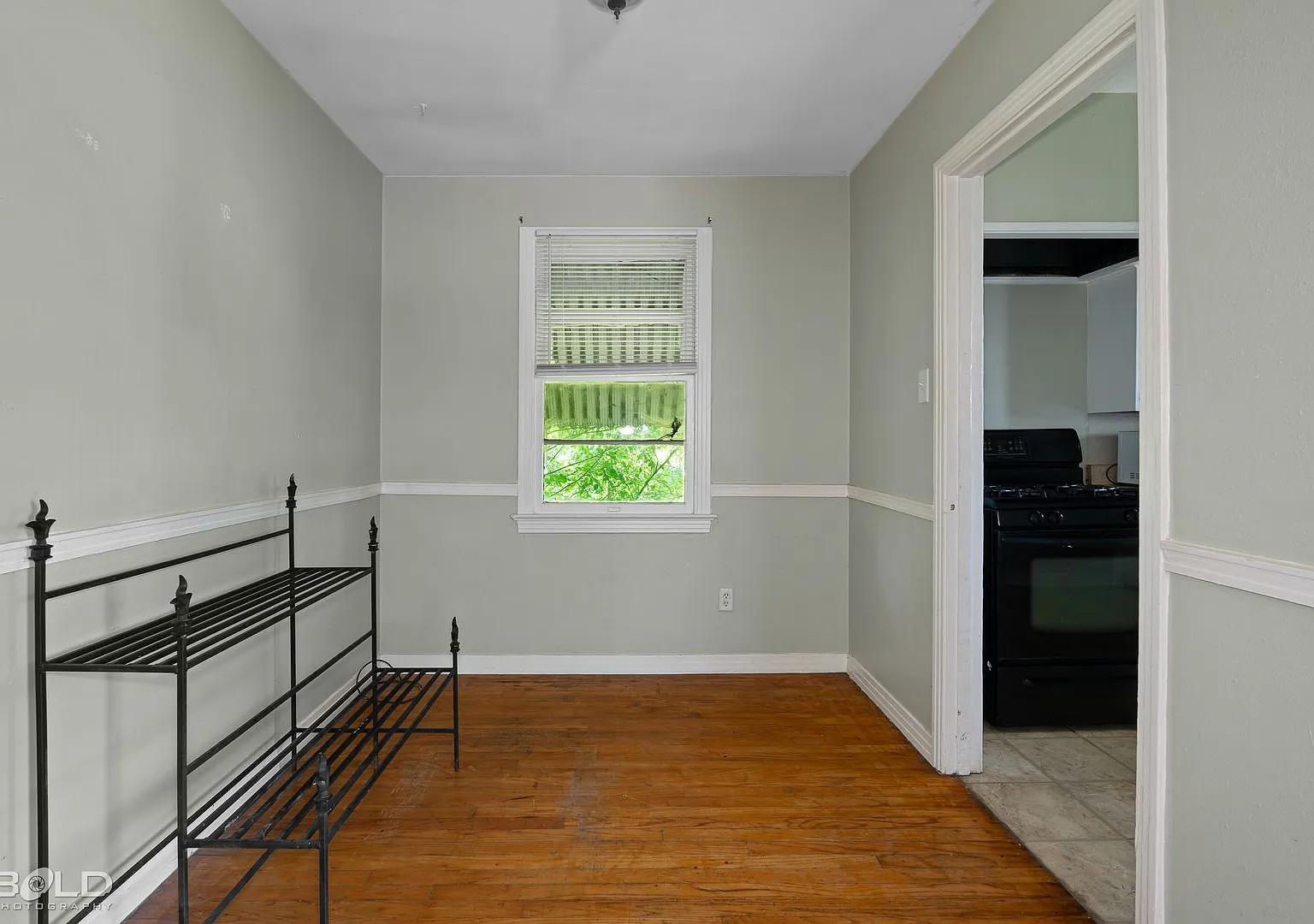 Check out this 2 bed 1 bath in South Highland — Photo 2