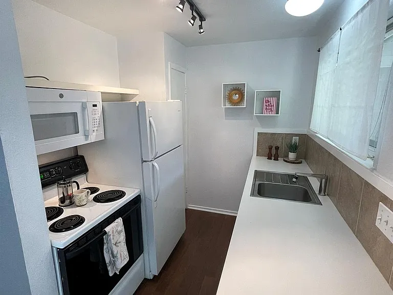 1514 Parker Ln #110 — Photo 12