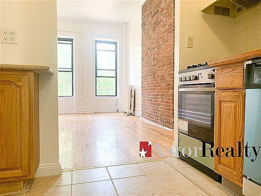 5th image of 22 W 71st St #10