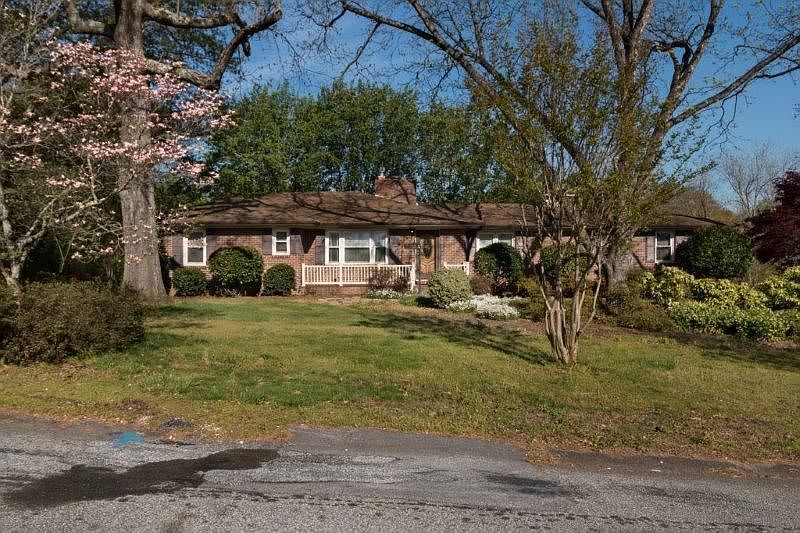 1st image of 104 Cornelia Ave