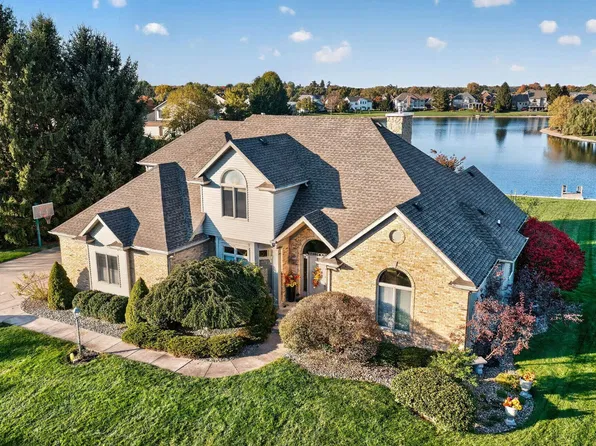 14328 Parkridge Dr, Granger, IN 46530