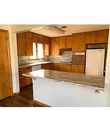 3rd image of 129 E 4th St