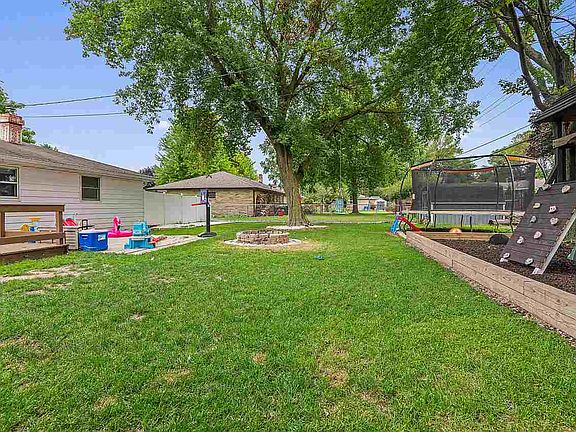 3rd image of 562 Suburban Dr