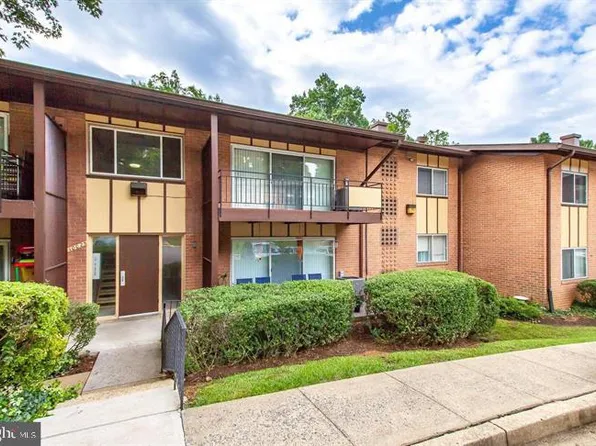10025 Fair Woods Dr #218, Fairfax, VA 22030