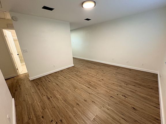 5th image of 2825 E Clark St #A
