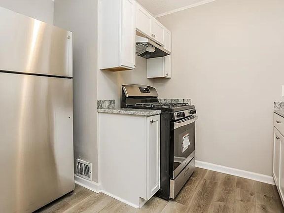 4th image of 8017 Park Ave