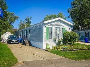 60 W Canyon Dr, Hamburg, NY 14075