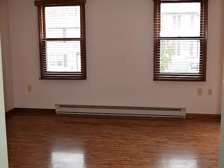 3 bed, 1.5 bath, 1160 sqft, $1,700 — Photo 4