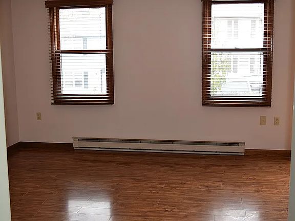 3rd image of 229 Oakwood Ave
