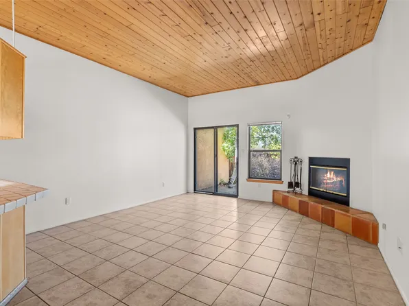 2839 Plaza Amarilla, Santa Fe, NM 87507