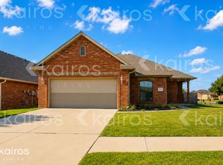 812 SW 37th St, Moore, OK 73160