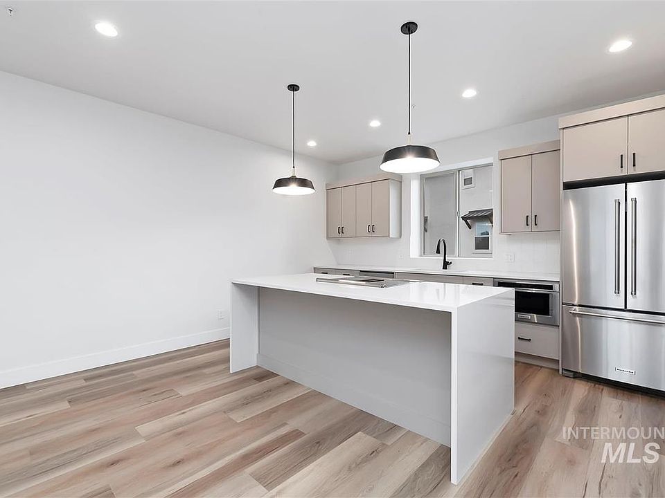 1st image of 1717 S Federal Way