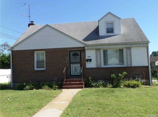 118 Lawrence St, Uniondale, NY 11553