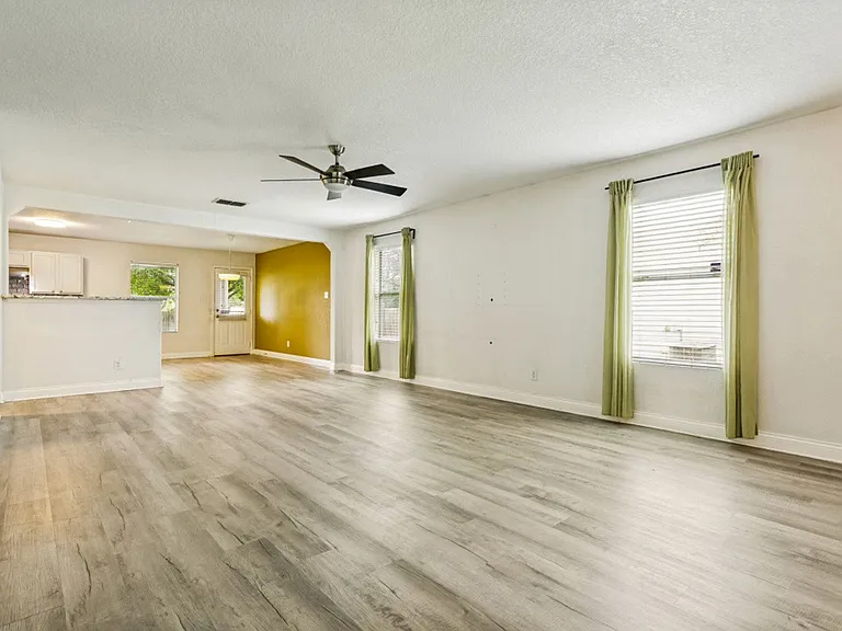 16302 Amberly Ct — Photo 9