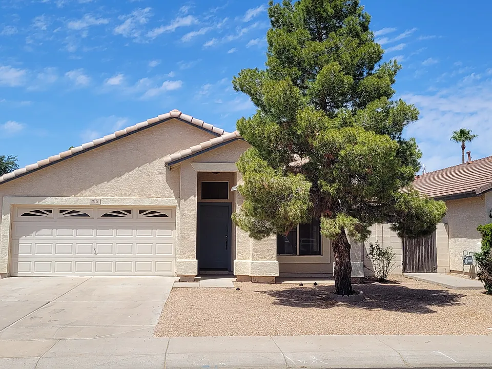 716 E Cantebria Dr