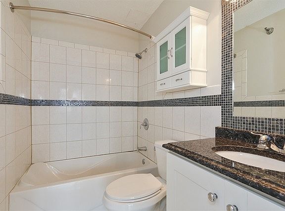 4th image of 1309 N Wells St APT 902