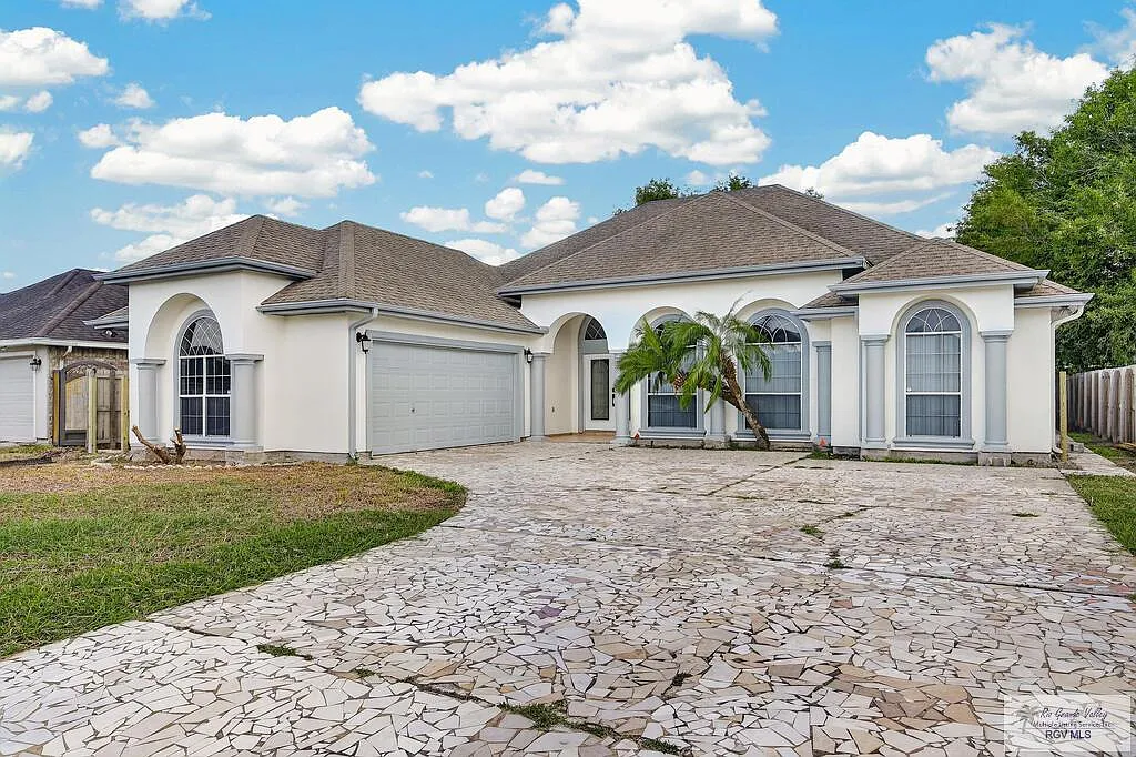4 bed, 2.5 bath, 2400 sqft, $2,900 — Photo 1