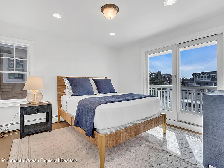 706 Morven Ter — Photo 24