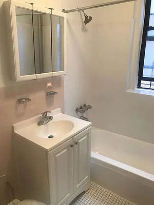 Rented by PMG Real Estate  | media 22