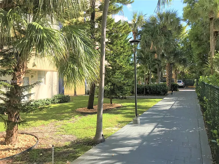 4550 NW 9th St #516E — Photo 26